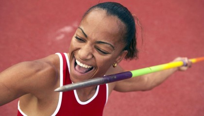 爱游戏体育_足球助威歌曲全景探寻，永不静默的球迷，他们的歌声传递何样情感？