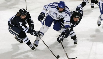 【爱游戏体育】绿茵孤影，世界杯晋级夜，一位巨星的悄然告别