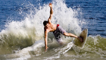 爱游戏官网：中国女足一夜遭双重挫败，0-1惜败强敌与2-3爆冷弱旅，寒冬阴霾笼罩前景