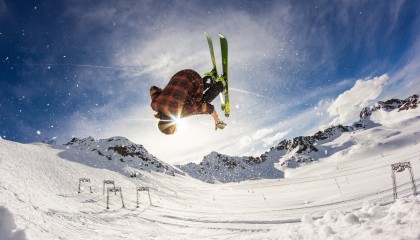 爱游戏官网：独木难支！英格拉姆空砍31+6+6全能数据难挽败局